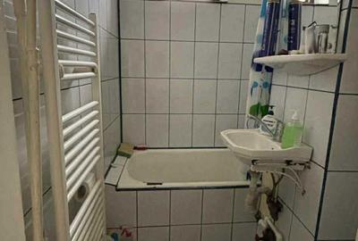 Apartament cu 3 camere decomandat în Huși - 7