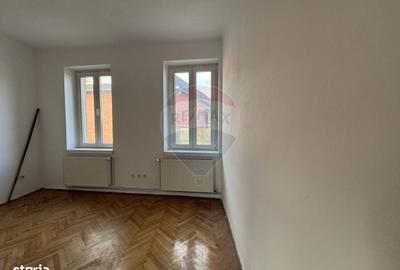 Casă cu 4 camere cu Teren 572 Mp în Central