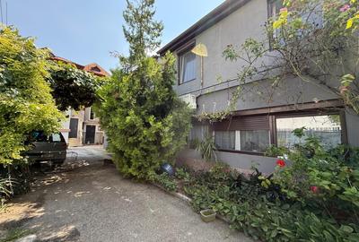 Apartament cu 4 camere semidecomandat în Tineretului