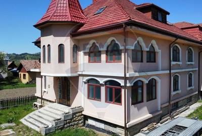 Casă individuală cu 18 camere cu Teren 600 Mp în Nord