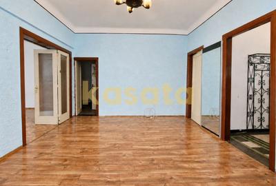 Apartament cu 4 camere semidecomandat în P-ța Romană