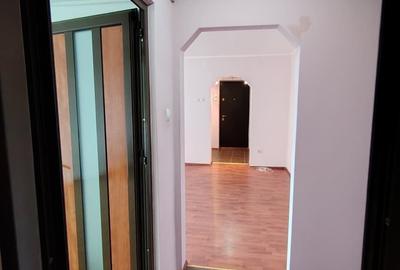 Apartament cu 2 camere semidecomandat în Cuza Vodă