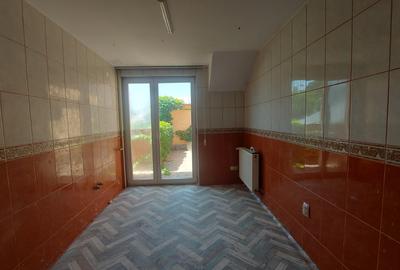 Casă cu 5 camere cu Canalizare în Tineretului - 36