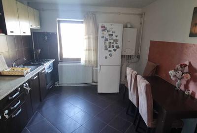 Apartament cu 3 camere decomandat în 2 Moldoveni - 1