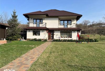 Casă cu 6 camere cu Teren 1500 Mp în Bucium