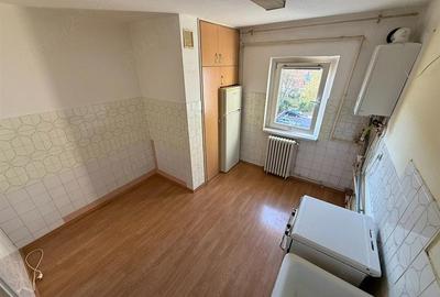 Apartament cu 3 camere semidecomandat în Grigorescu