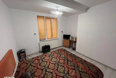 Apartament cu 4 camere decomandat în Bucium