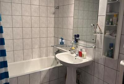 Apartament cu 4 camere semidecomandat în Berceni