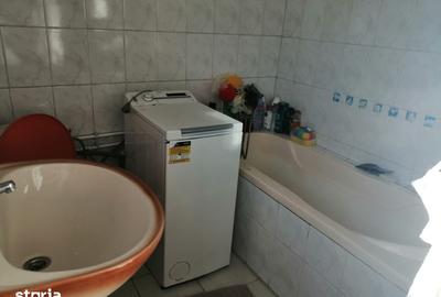 Casă cu 4 camere decomandat cu Teren 120 Mp în 1 Decembrie
