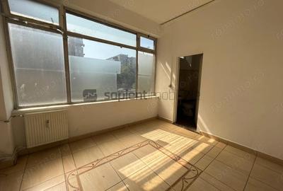 Spațiu comercial, de 465 mp, în Central - 3