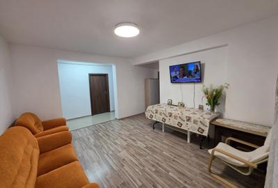 Apartament cu 3 camere decomandat în Apusului