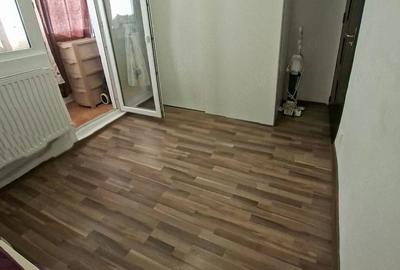 Apartament cu 2 camere semidecomandat în Tei