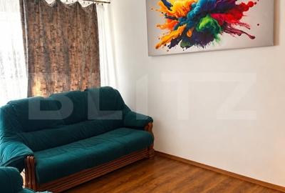 Apartament cu 3 camere semidecomandat, mobilat în Central
