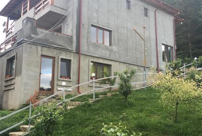 Casă cu 6 camere cu Teren 1000 Mp în Soveja - 10