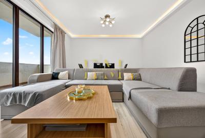 Apartament cu 3 camere decomandat în Tractorul