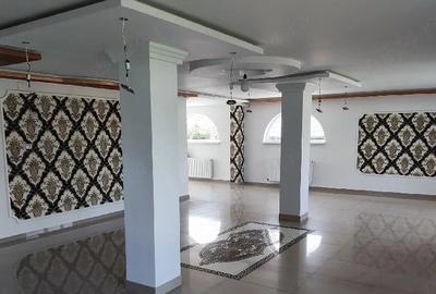 Casă cu 5 camere cu Teren 450 Mp în Central