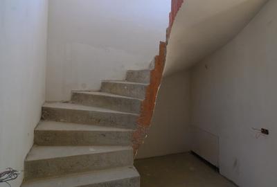 Casă individuală cu 4 camere cu Canalizare în Central - 8