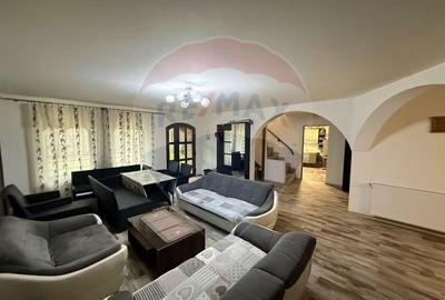 Casă cu 5 camere cu Teren 6117 Mp în Voislova - 6