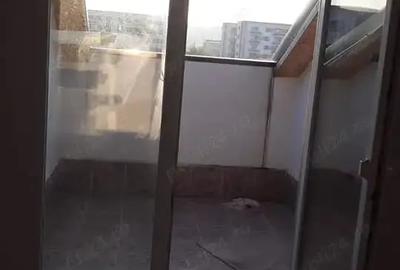 Apartament cu 2 camere semidecomandat în Tractorul - 4