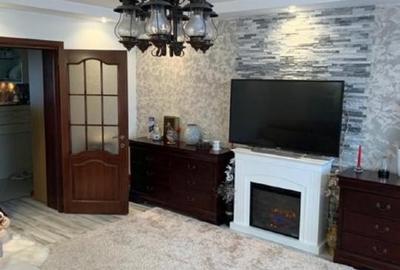 Apartament cu 3 camere decomandat în Nerva Traian