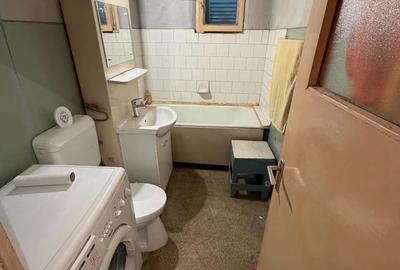 Apartament cu 3 camere decomandat în Exterior Vest