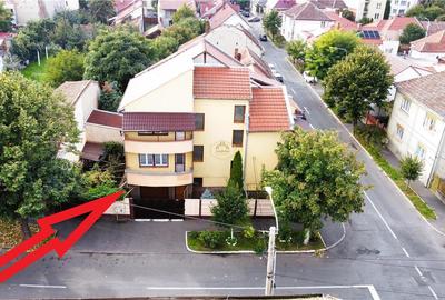 Casă individuală cu 7 camere cu Canalizare în Central - 2