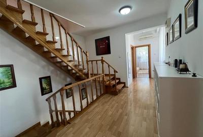 Casă individuală cu 6 camere cu Canalizare în Domenii - 2