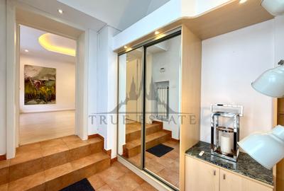 Apartament cu 7 camere decomandat, mobilat în Capitale - 12