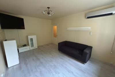 Apartament cu 2 camere semidecomandat, mobilat în Malu Roșu