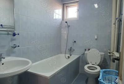 Casă cu 5 camere cu Teren 300 Mp în Central
