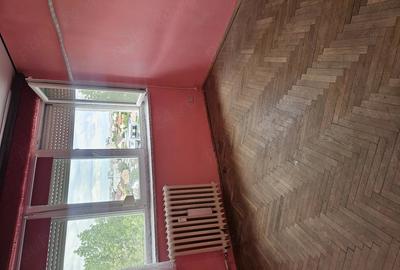 Apartament cu 3 camere decomandat în Valea Rosie