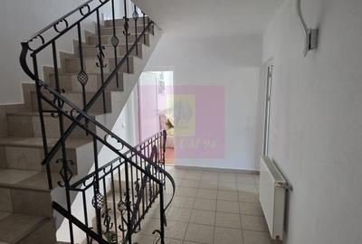 Casă cu 9 camere cu Teren 400 Mp în Zamora