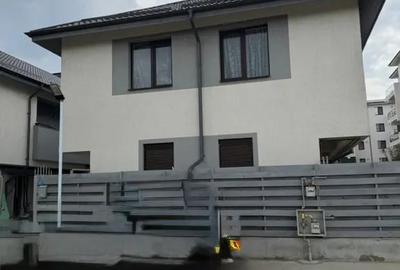 Casă cu 3 camere în Central