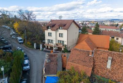 Duplex cu 4 camere cu Canalizare în Central - 2