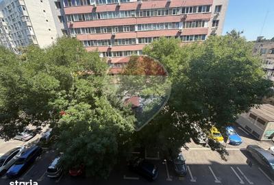Apartament cu 3 camere decomandat în Vitan