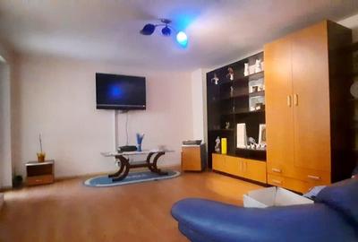 Casă individuală cu 9 camere cu Canalizare în Caragiale - 1