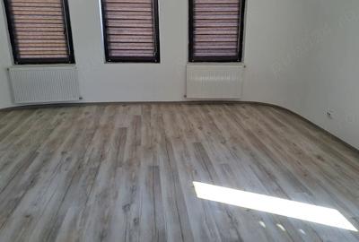 Spațiu comercial, de 85 mp, în Central
