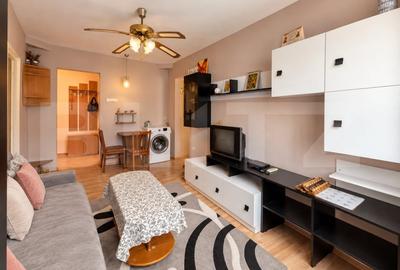 Apartament cu 3 camere semidecomandat, mobilat în Dacia