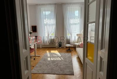Casă cu 10 camere cu Teren 411 Mp în Lunei