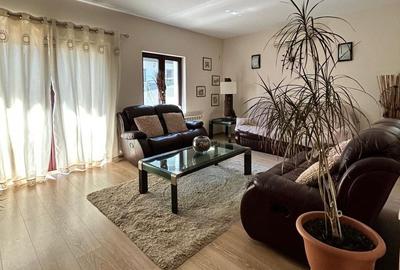 Casă cu 4 camere decomandat în Nicolina