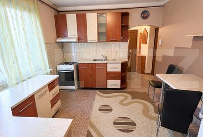 Apartament cu 2 camere semidecomandat, mobilat în Gojdu