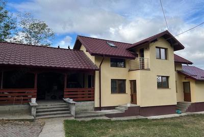 Casă cu 4 camere cu Teren 3261 Mp în Stâncești