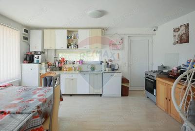 Casă cu 5 camere cu Teren 300 Mp în Sânmartin