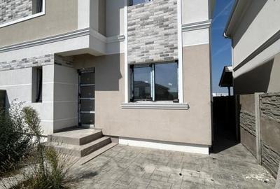 Duplex cu 4 camere cu Canalizare în Central - 1