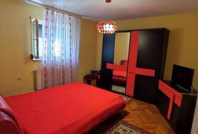 Casă cu 3 camere semidecomandat în Viile Noi