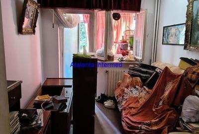 Apartament cu 3 camere, mobilat în CET - 4