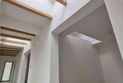 Casă cu 3 camere cu Teren 372 Mp în Central - 10