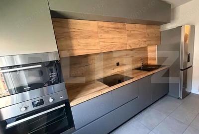 Apartament cu 4 camere decomandat în Central