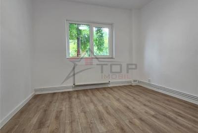Apartament cu 3 camere decomandat în Dacia