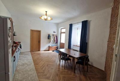 Casă cu Teren 67 Mp în Central - 2
